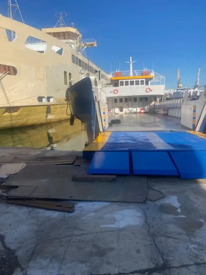Kapal feri kanggo didol