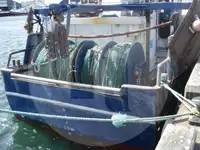 Kapal pengangkut iwak urip kanggo didol
