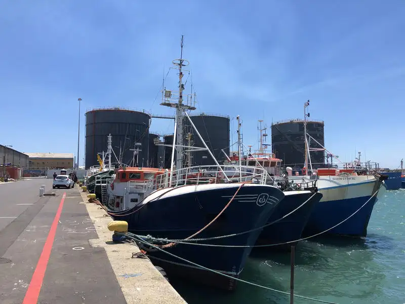 Kapal longliner kanggo didol
