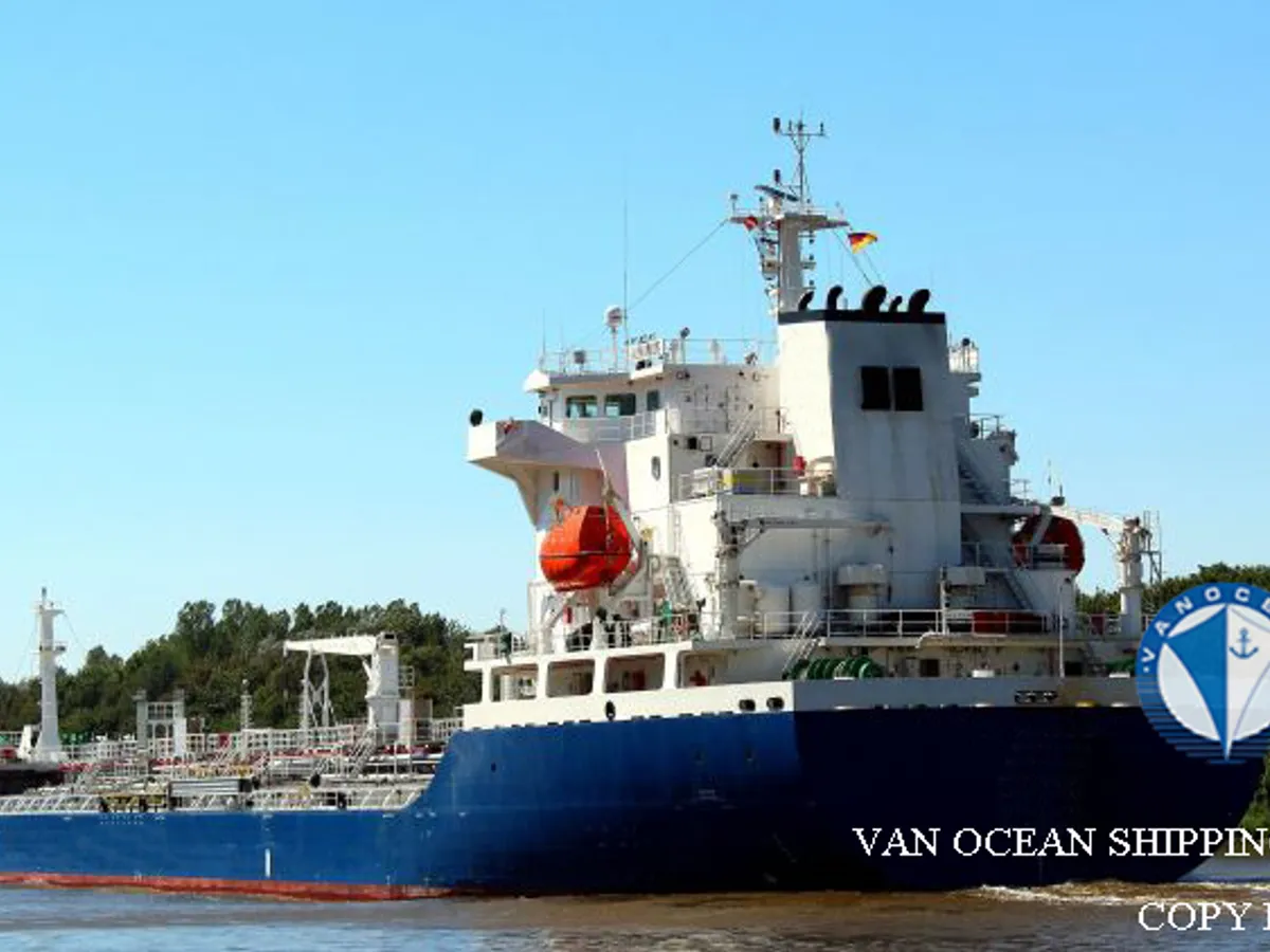 Kapal tanker minyak/bahan kimia kanggo didol