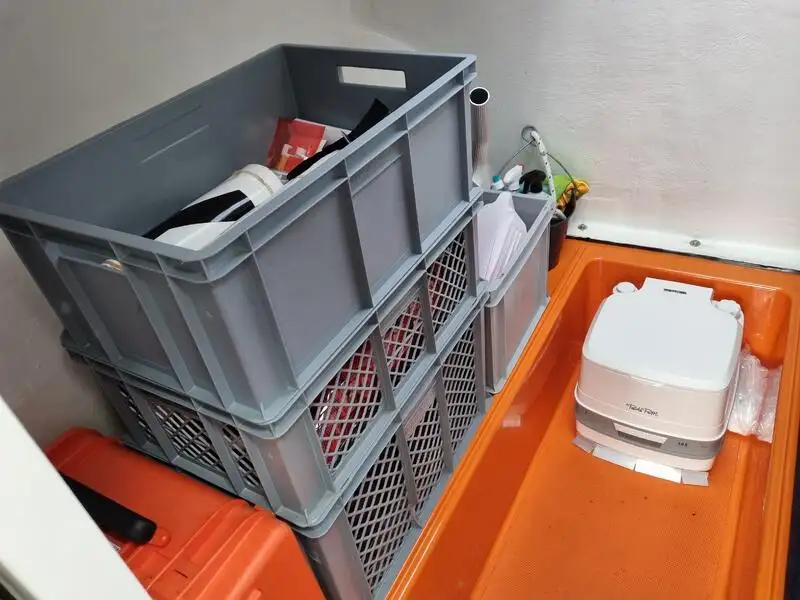 Kapal kontainer kanggo didol