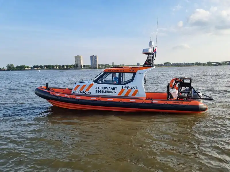 Kapal kontainer kanggo didol