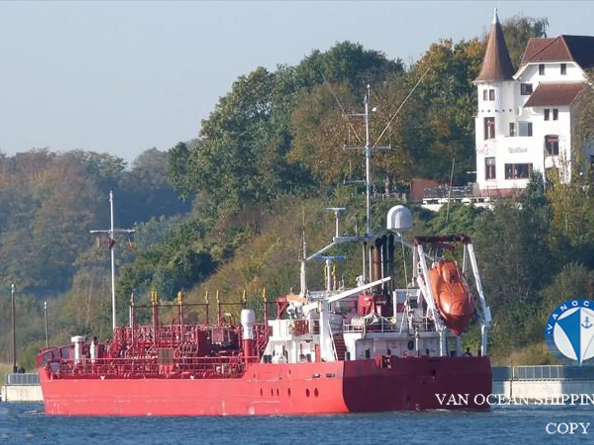 Kapal tanker minyak/bahan kimia kanggo didol