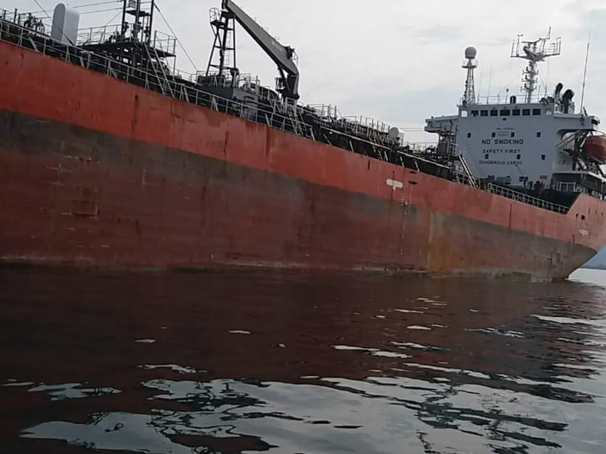 Kapal tanker minyak/bahan kimia kanggo didol