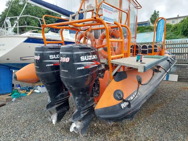 Kapal karet kaku kanggo didol