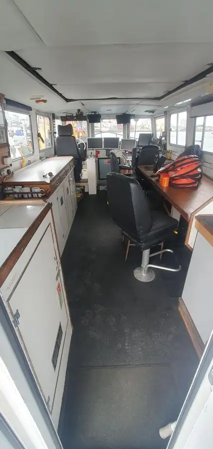 Kapal kontainer kanggo didol