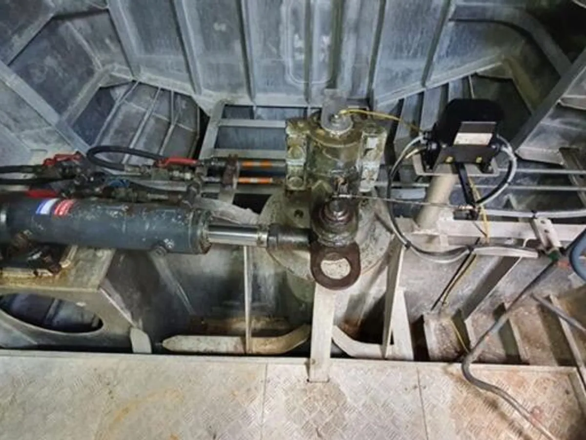 Kapal kerja kanggo didol