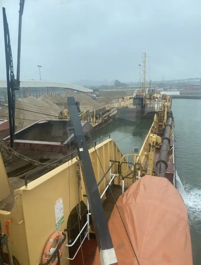 Kapal dredger kanggo didol
