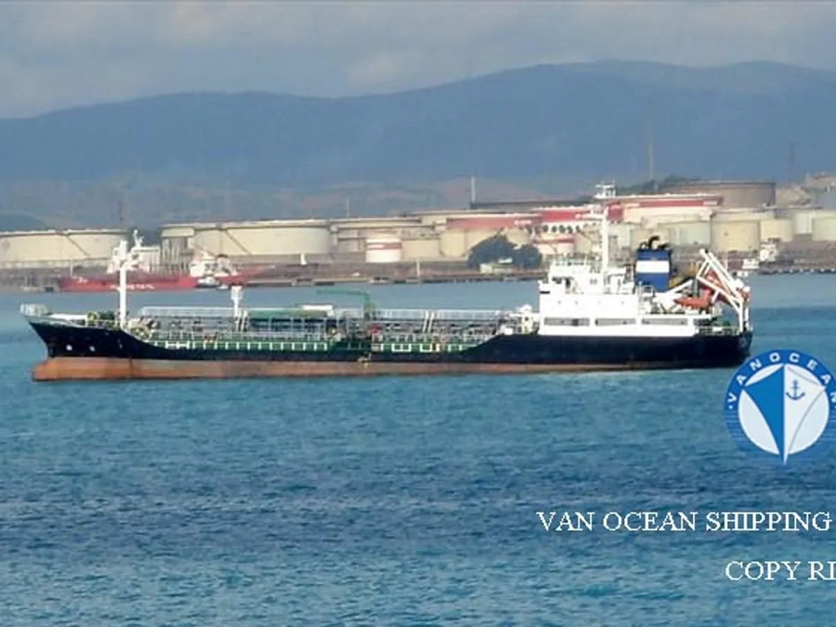 Kapal tanker minyak/bahan kimia kanggo didol