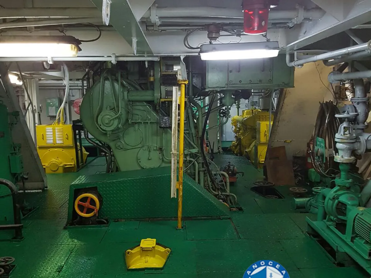 Kapal tanker minyak/bahan kimia kanggo didol