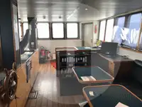 Kapal trawler berkas kanggo didol