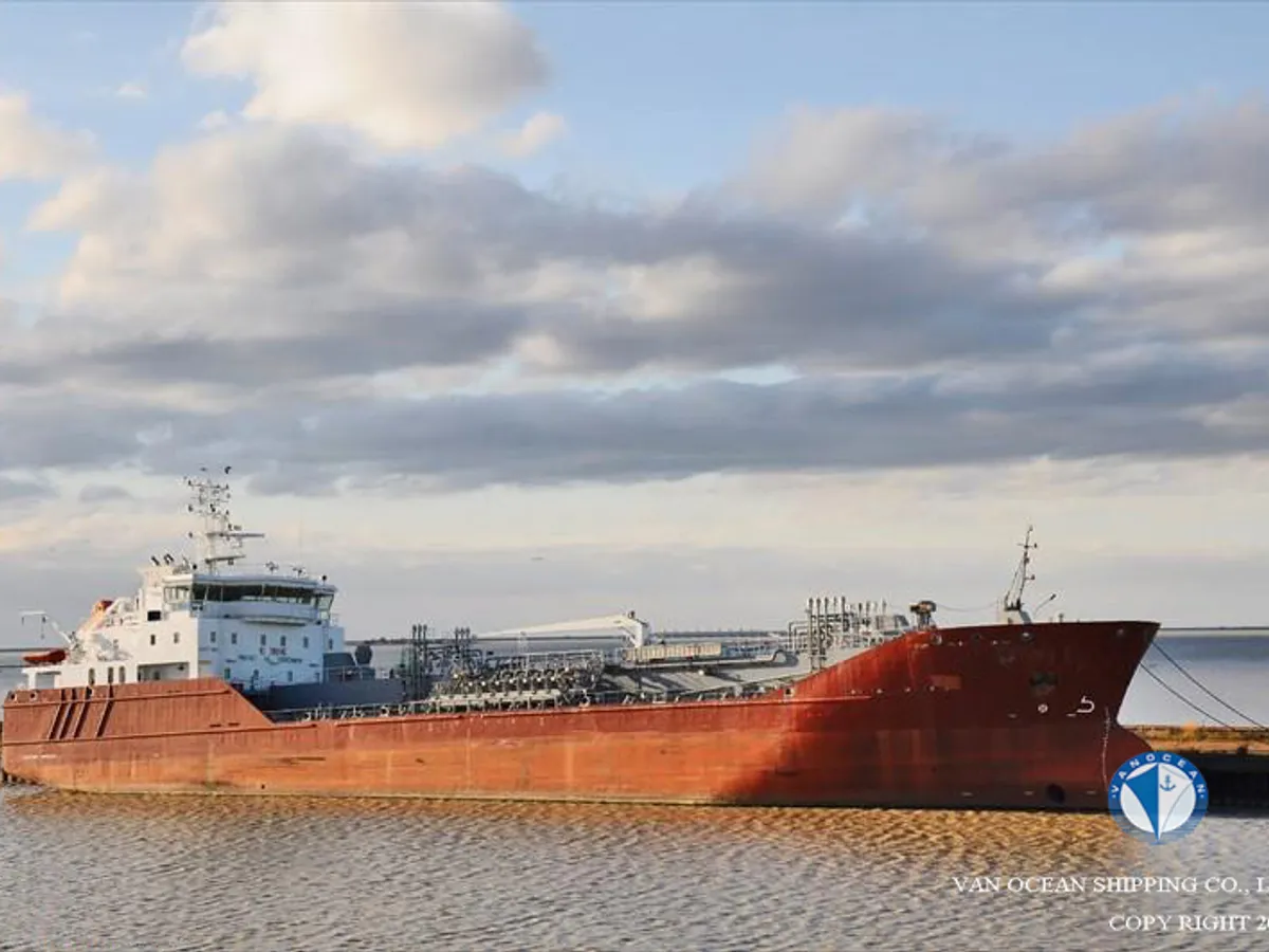 Kapal tanker minyak/bahan kimia kanggo didol