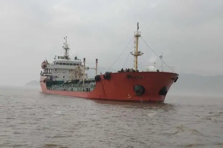 Kapal tanker minyak/bahan kimia kanggo didol