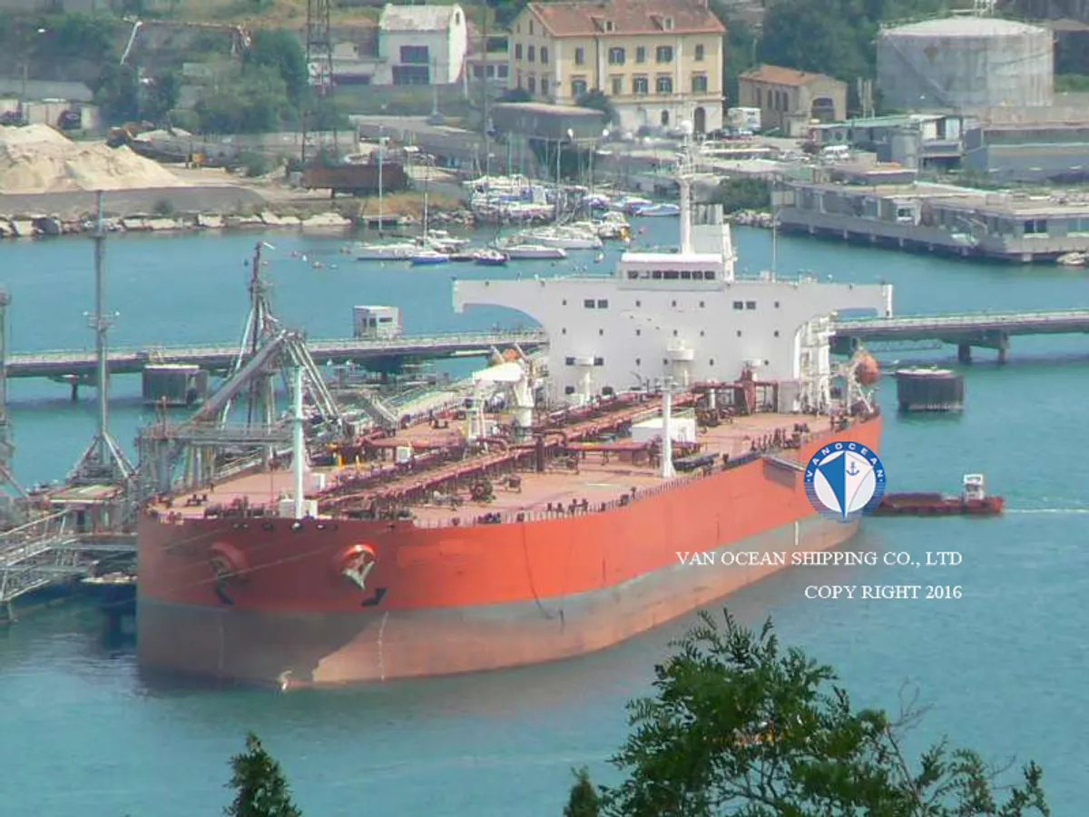 Kapal tanker minyak/bahan kimia kanggo didol
