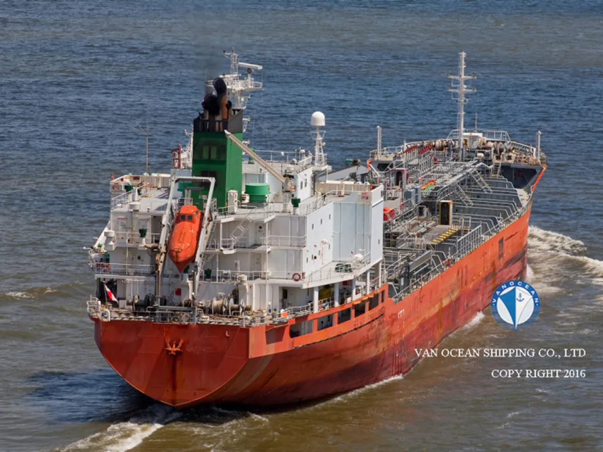 Kapal tanker minyak/bahan kimia kanggo didol