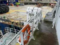 Kapal kontainer kanggo didol