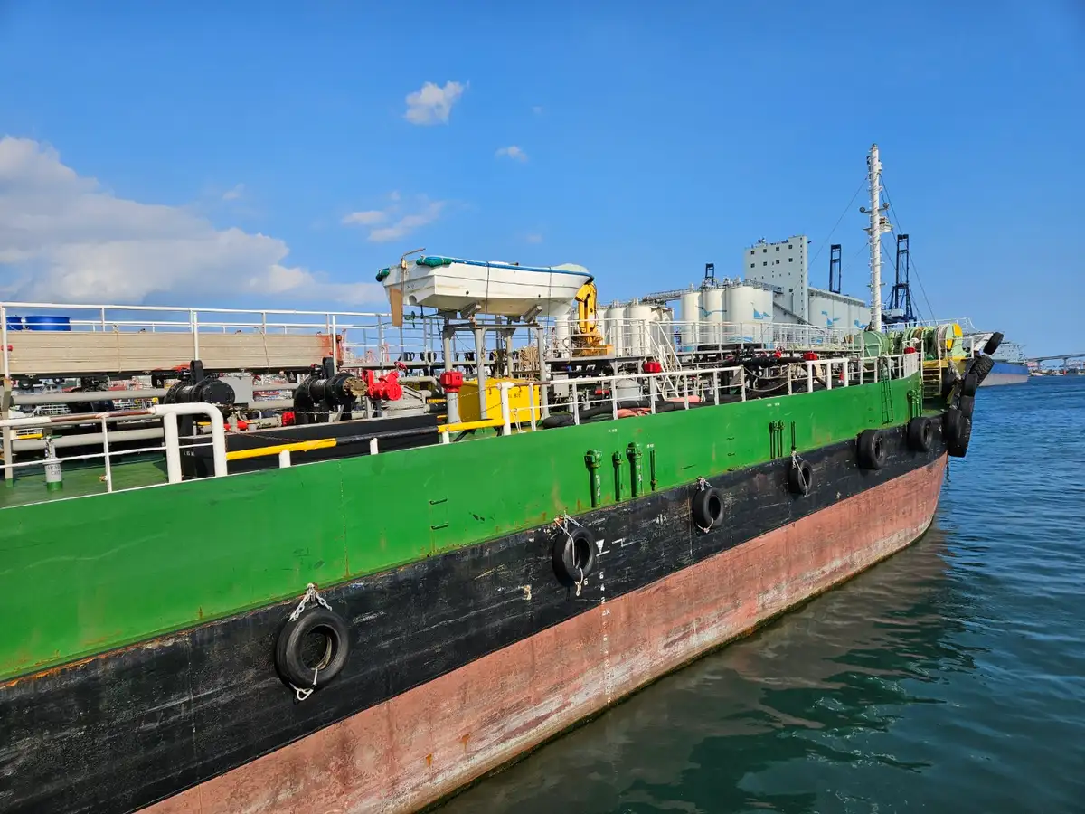 Kapal tanker minyak/bahan kimia kanggo didol