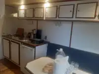 Kapal kontainer kanggo didol