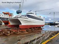Katamaran kanggo didol