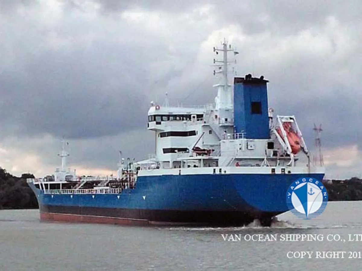 Kapal tanker minyak/bahan kimia kanggo didol