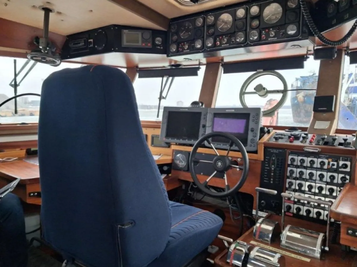 Kapal kerja kanggo didol