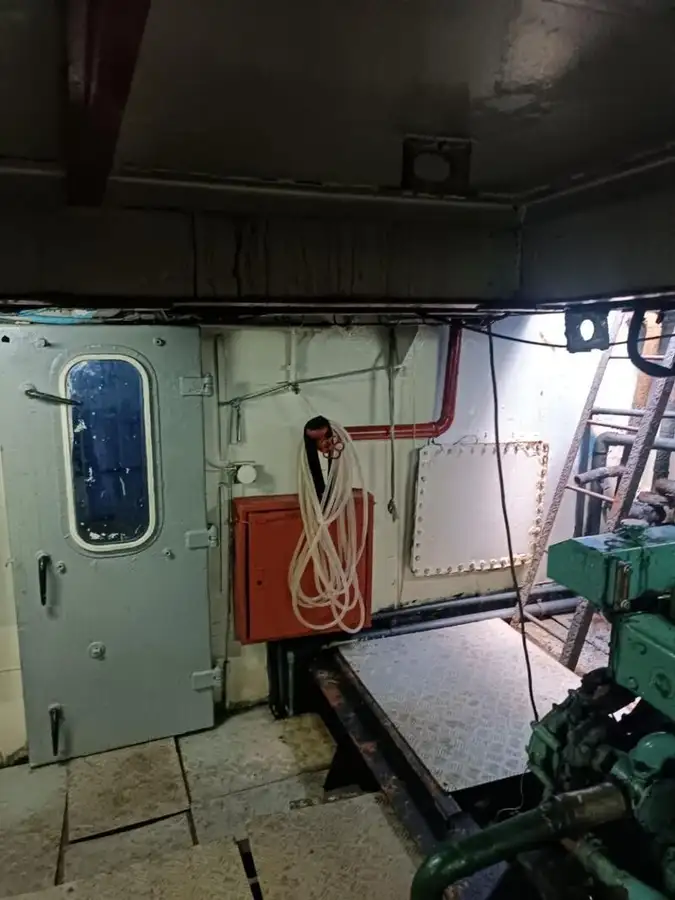 Kapal kerja kanggo didol