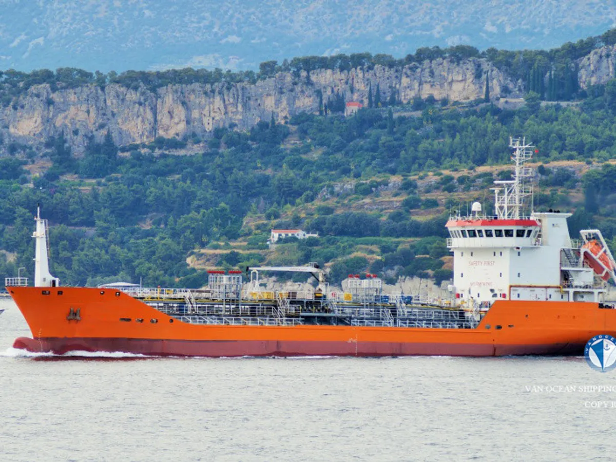 Kapal tanker minyak/bahan kimia kanggo didol