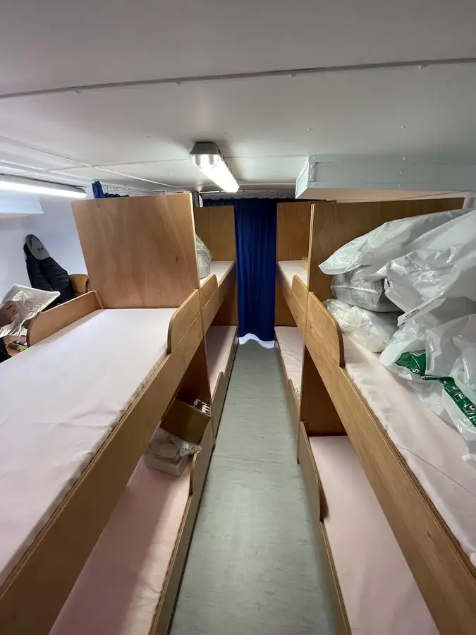 Kapal kontainer kanggo didol