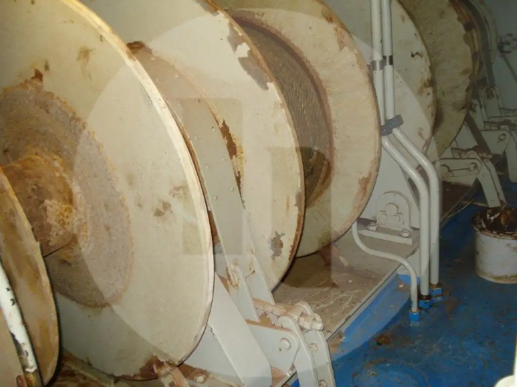 Kapal trawler berkas kanggo didol