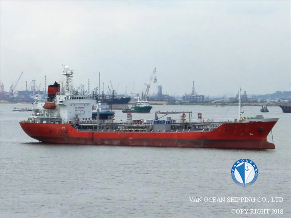 Kapal tanker minyak/bahan kimia kanggo didol