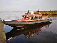 Kapal kontainer kanggo didol