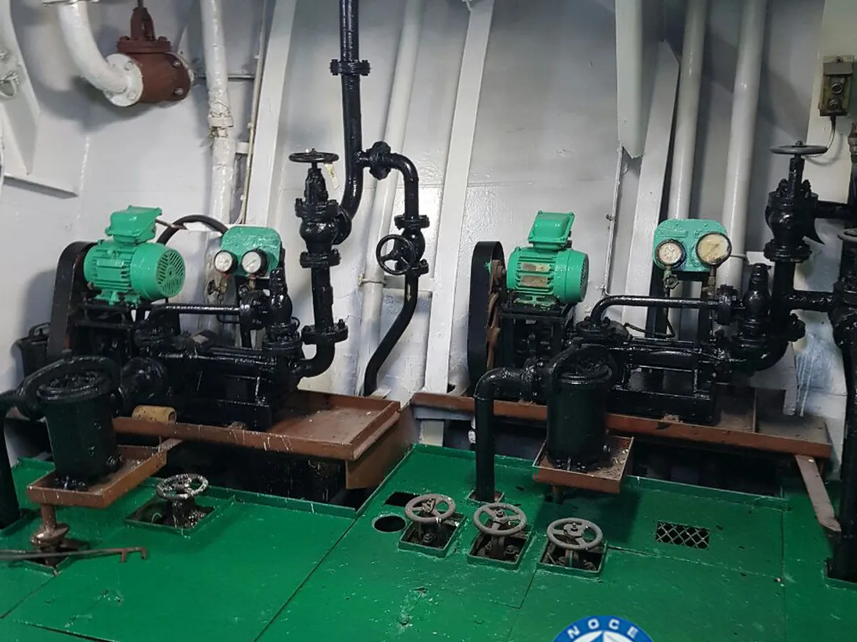Kapal tanker minyak/bahan kimia kanggo didol