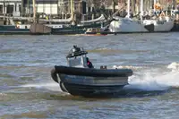 Kapal karet kaku kanggo didol
