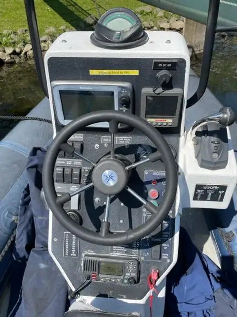 Kapal karet kaku kanggo didol