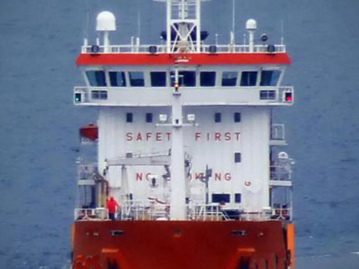 Kapal tanker minyak/bahan kimia kanggo didol