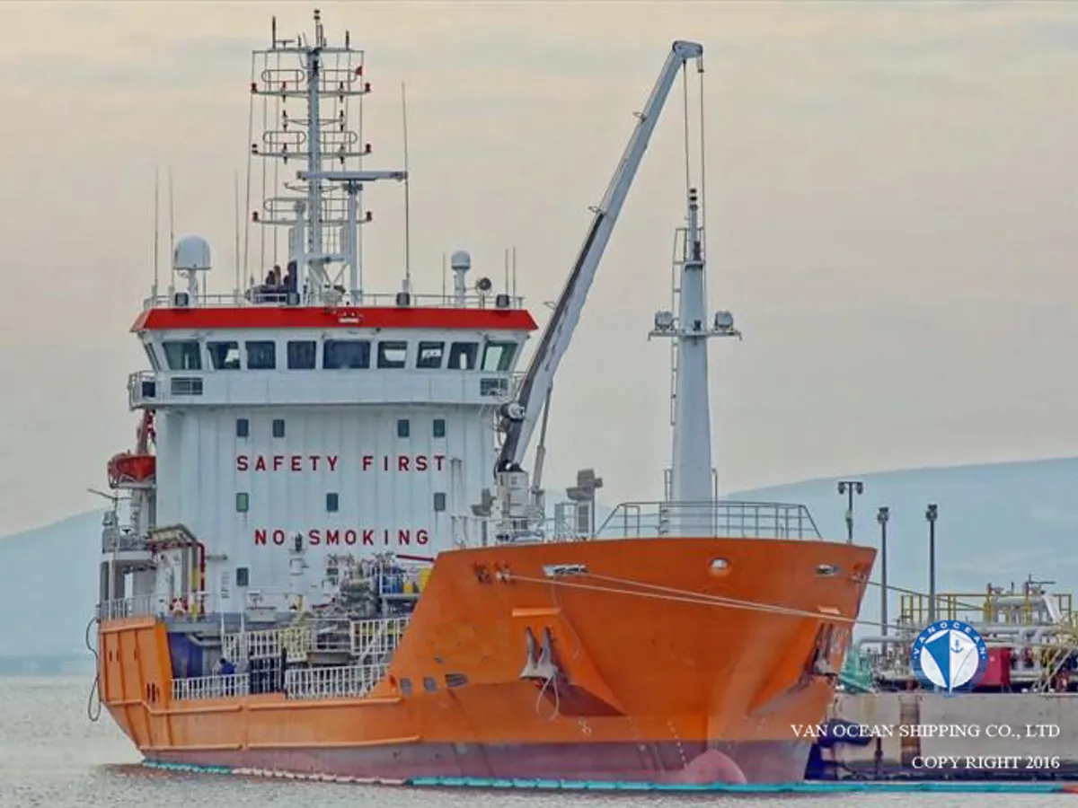 Kapal tanker minyak/bahan kimia kanggo didol