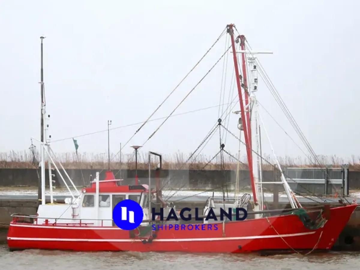 Kapal trawler berkas kanggo didol
