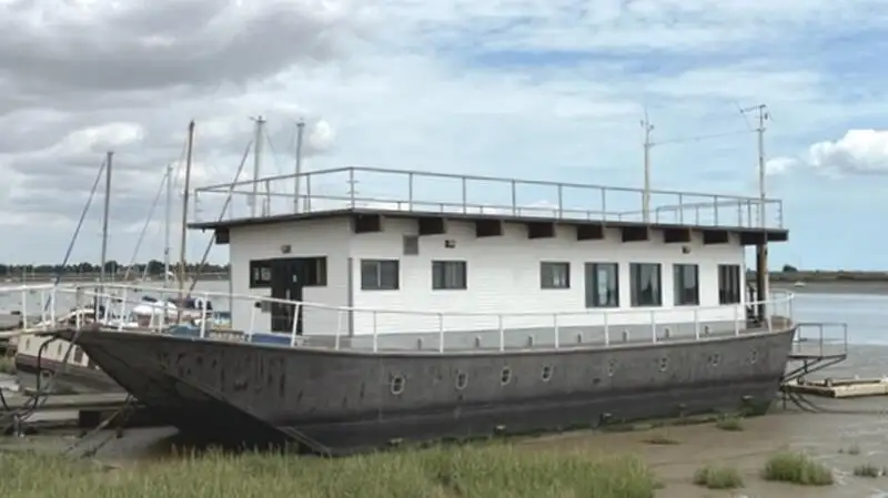 Barge akomodasi kanggo didol