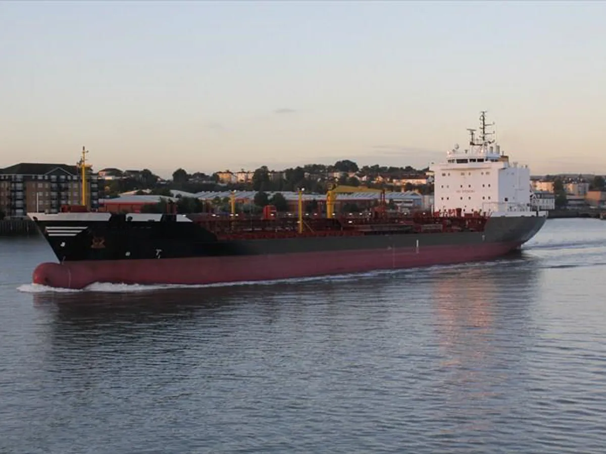 Kapal tanker minyak/bahan kimia kanggo didol