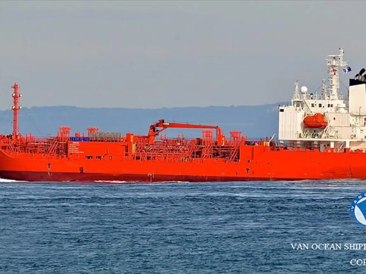 Kapal tanker minyak/bahan kimia kanggo didol