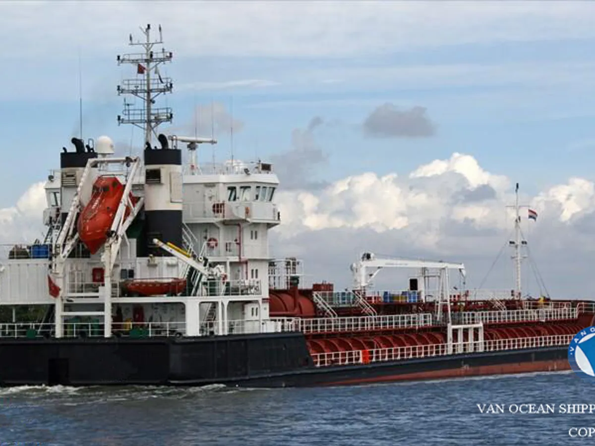 Kapal tanker minyak/bahan kimia kanggo didol
