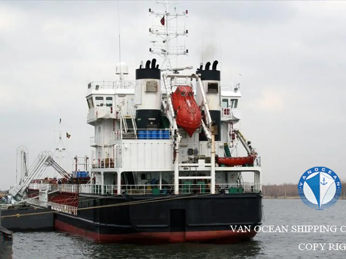 Kapal tanker minyak/bahan kimia kanggo didol
