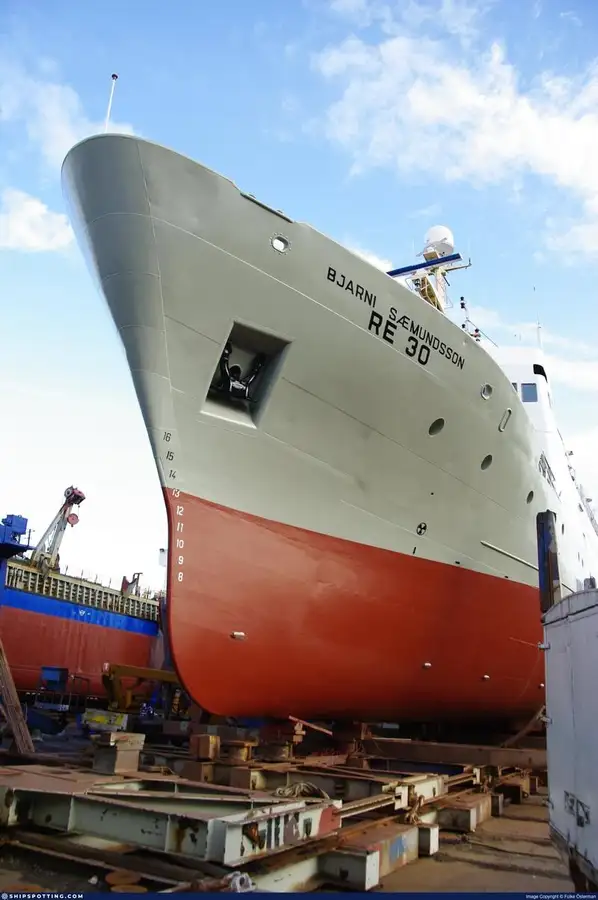 Kapal riset kanggo didol