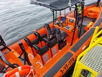 Kapal karet kaku kanggo didol