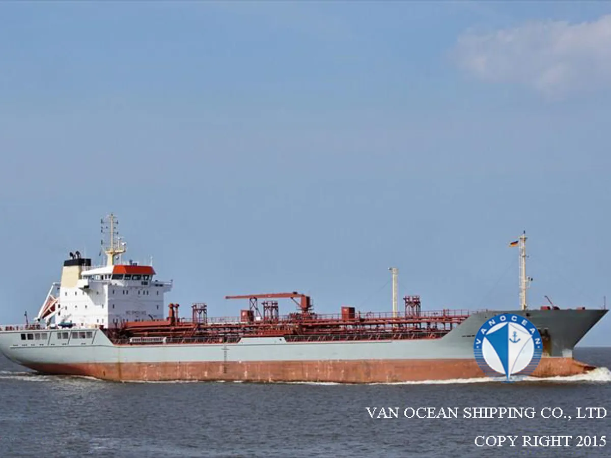 Kapal tanker minyak/bahan kimia kanggo didol
