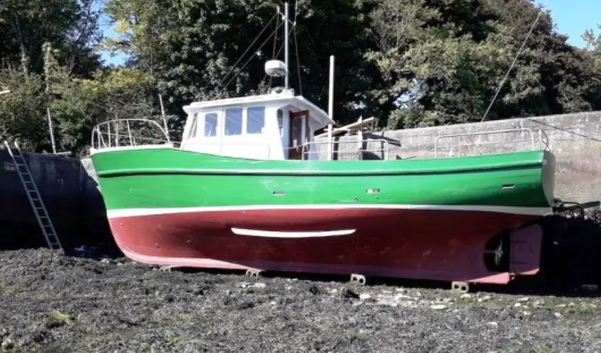 Kapal cutter kanggo didol