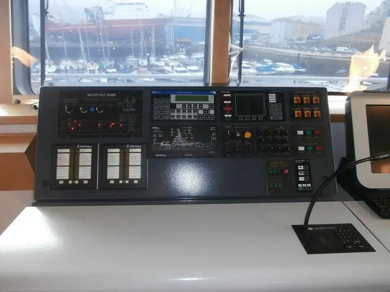 Kapal kontainer kanggo didol