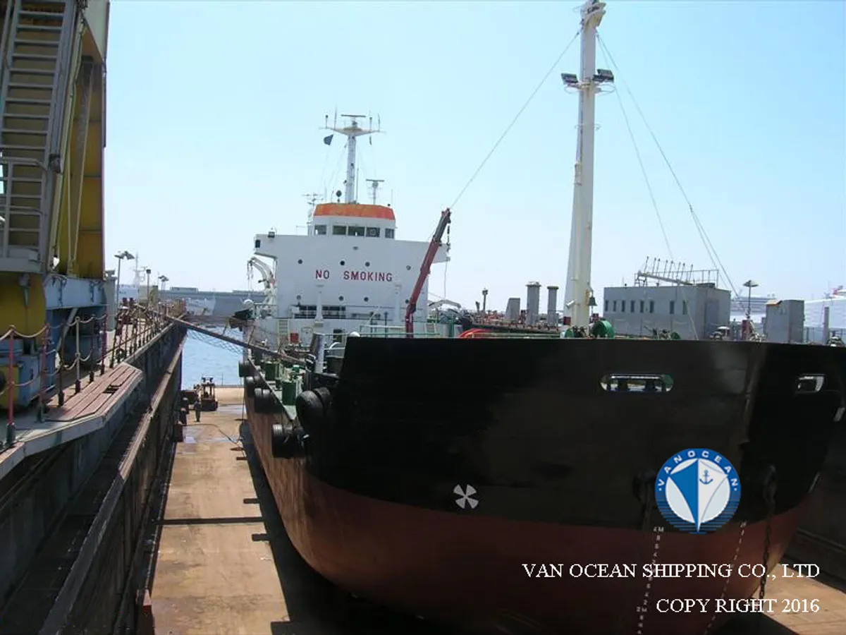 Kapal tanker minyak/bahan kimia kanggo didol
