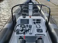 Kapal kontainer kanggo didol