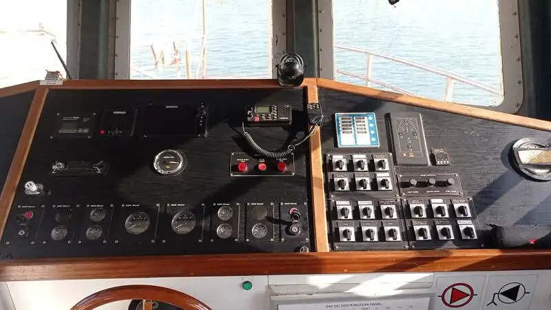 Kapal kerja kanggo didol